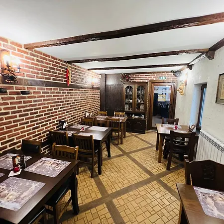 фокс хаус Fox House Hotel Peštera