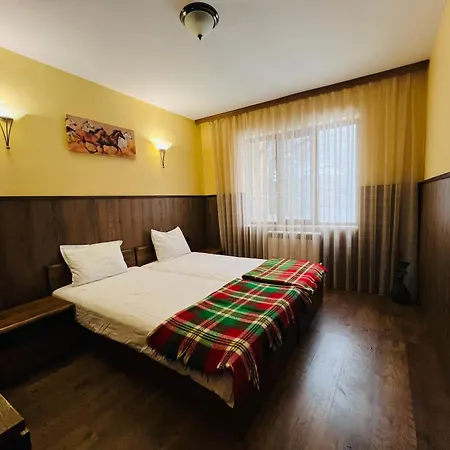 фокс хаус Fox House Peštera